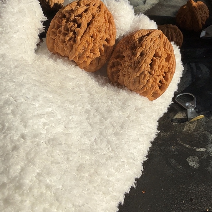 文玩核桃吊坠虎头王