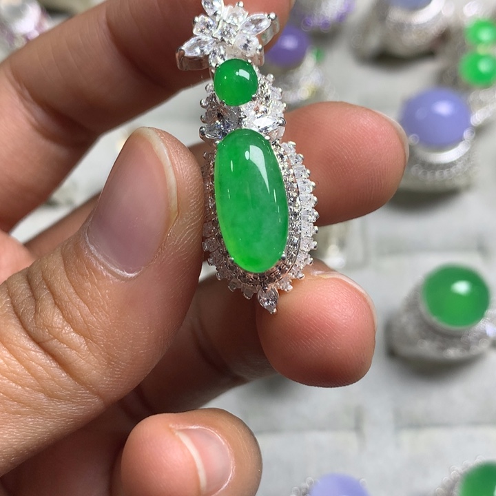 翡翠未镶嵌戒指铜托，卖裸石，需要二次镶嵌