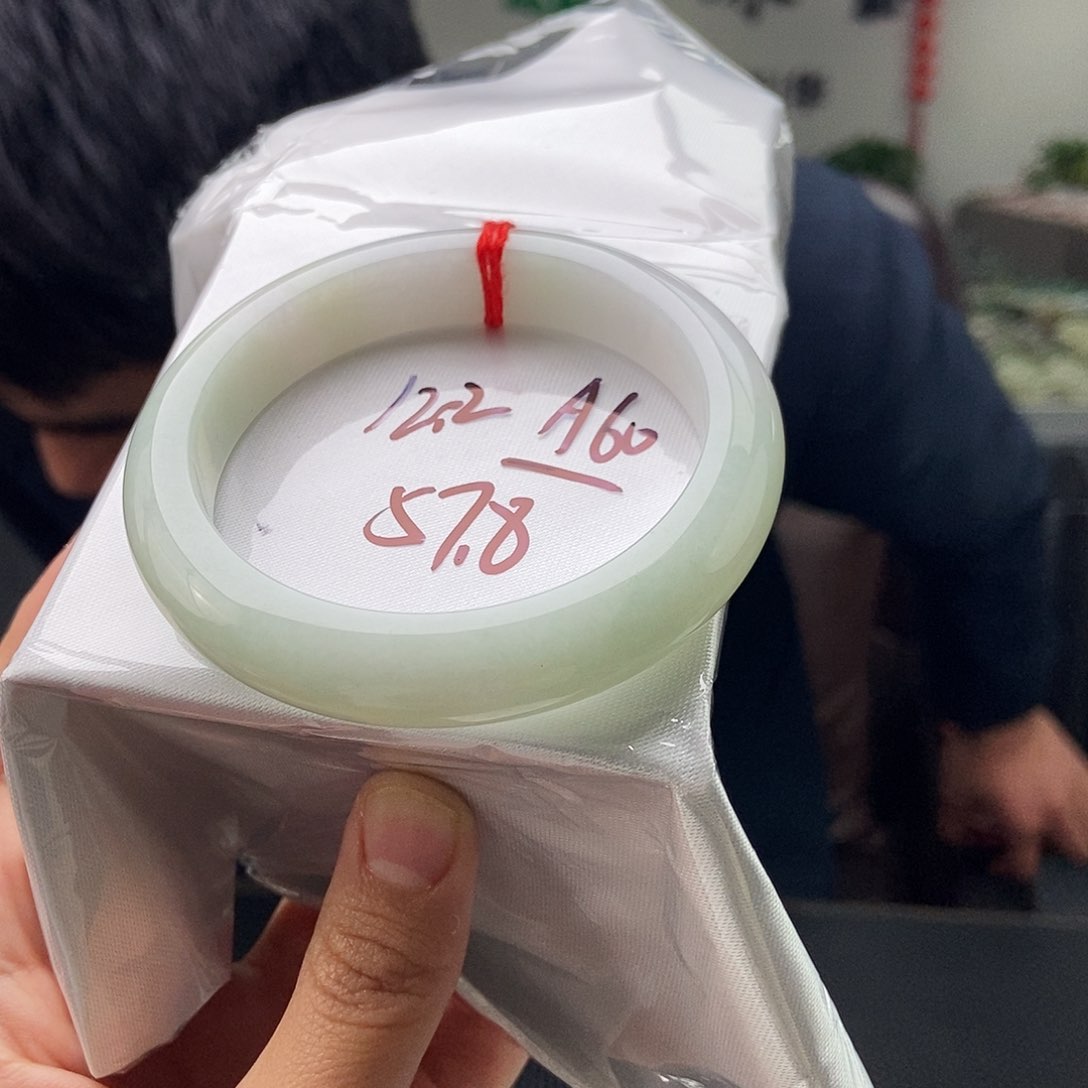 翡翠手镯未镶嵌拍一发一