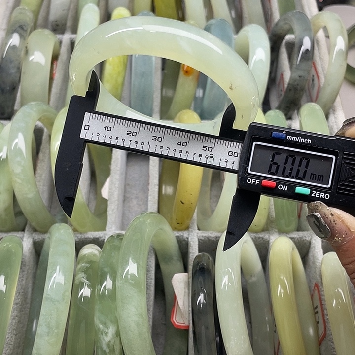 蛇纹石玉未镶嵌手镯106