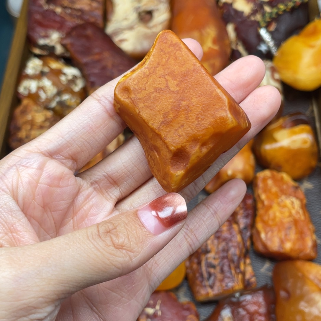 琥珀未镶嵌珠宝奇石