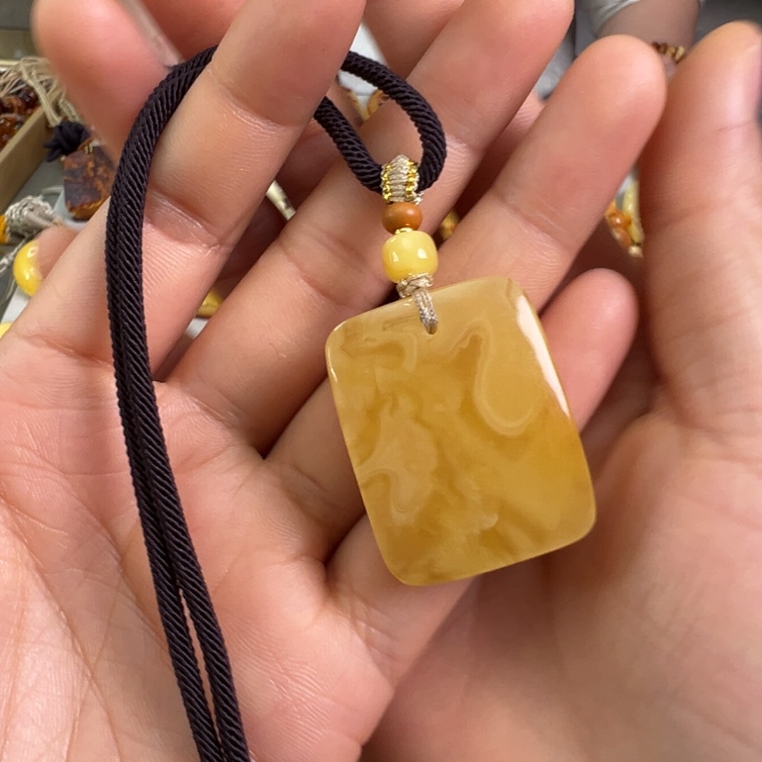 蜜蜡裸石未镶嵌蜜蜡