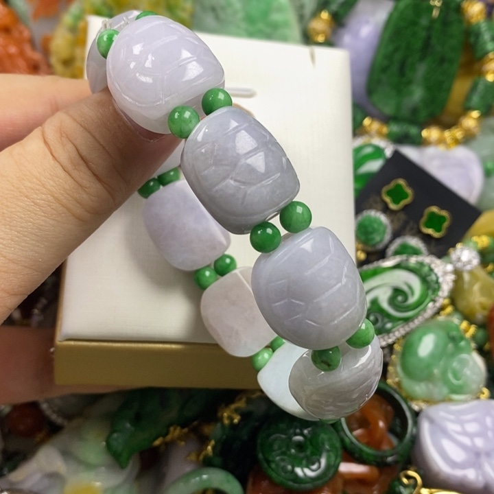 翡翠未镶嵌吊坠(赠链)