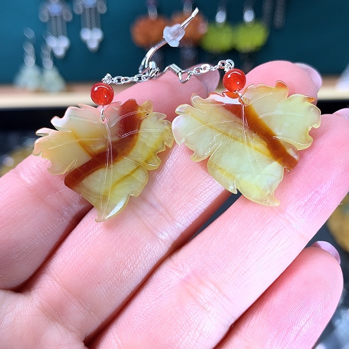 未镶嵌蛇纹石玉耳饰莫****5