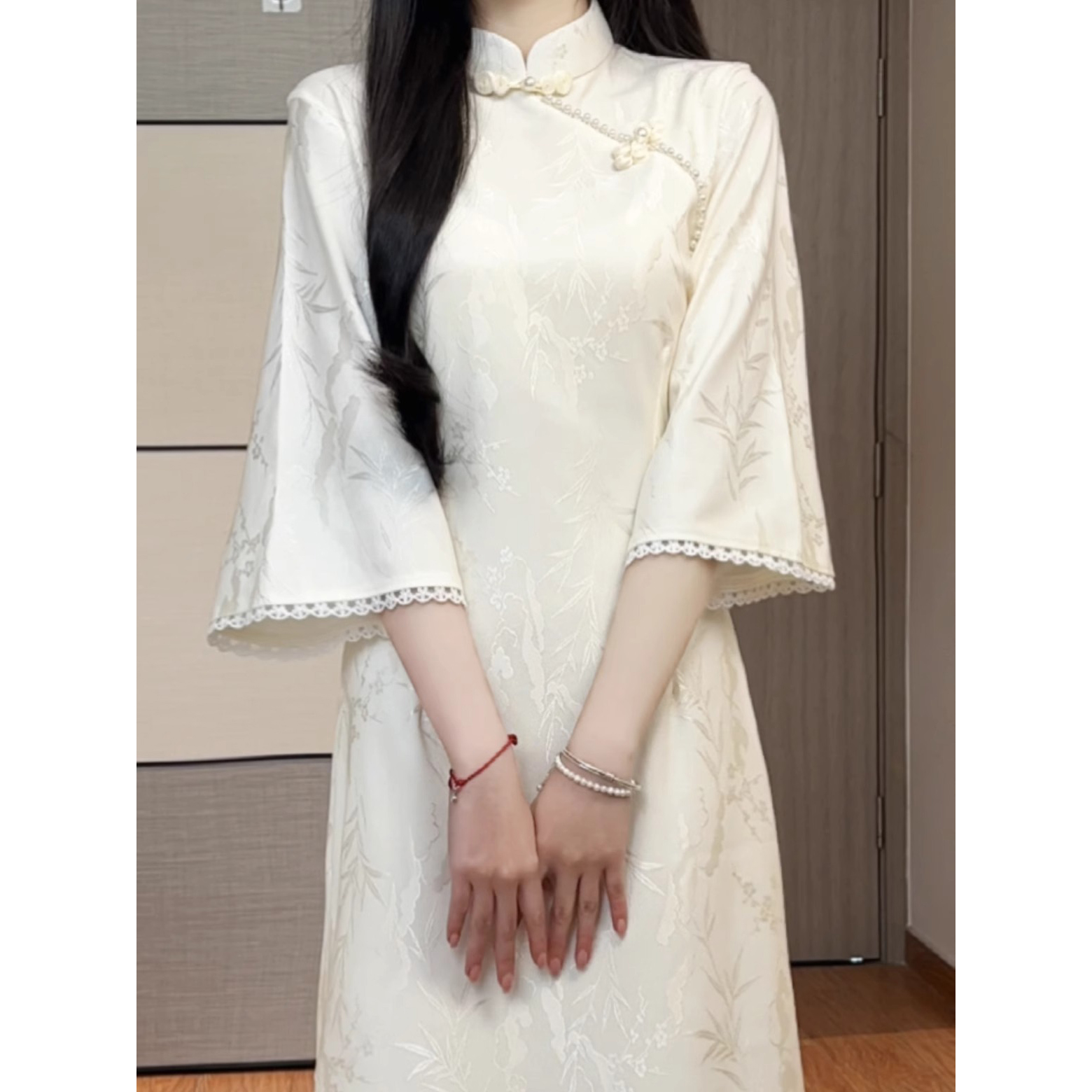 白色倒大袖改良旗袍女2025年秋季新款优雅气质日常年轻款领证订婚