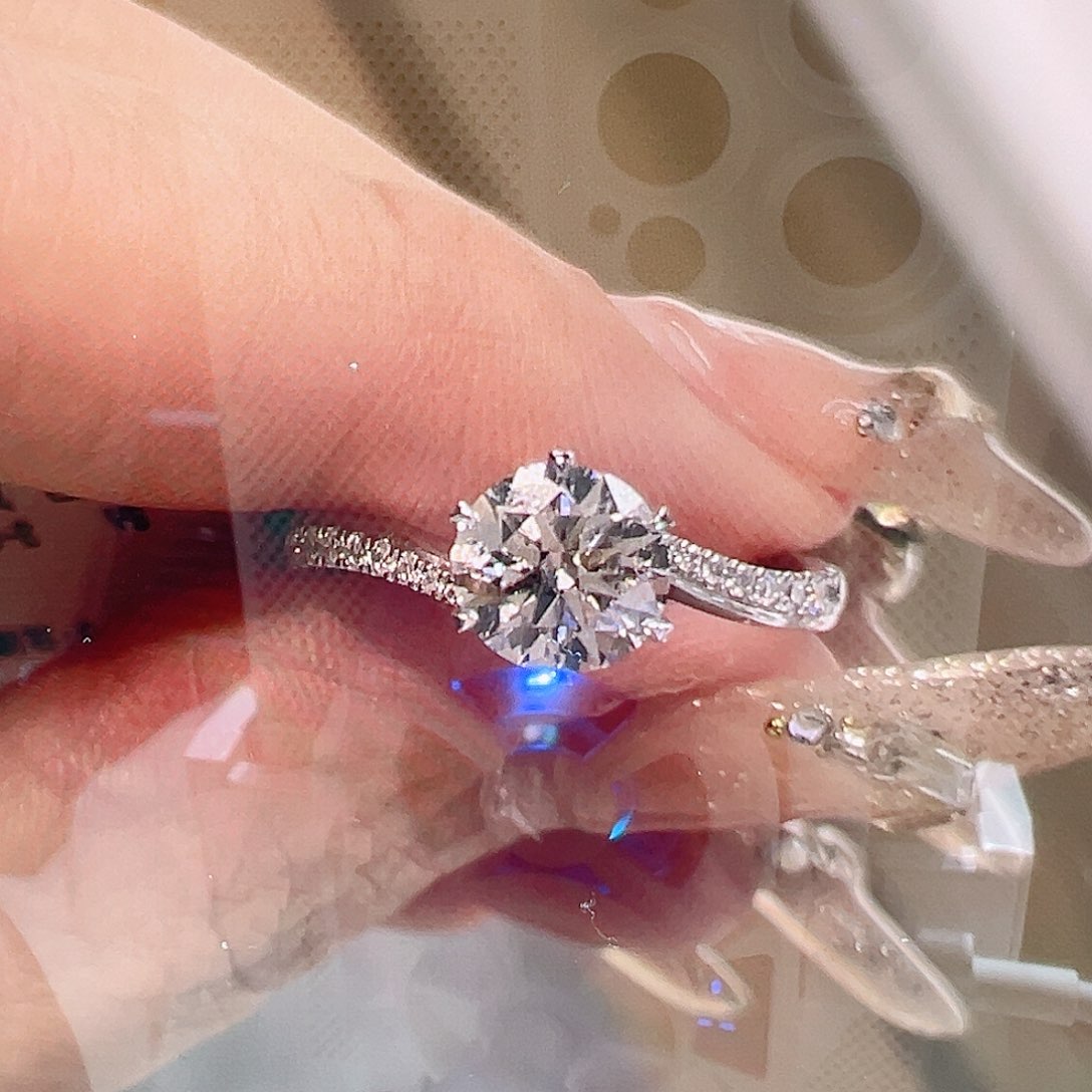 实验室培育钻石18K金镶嵌六**光@@00023970