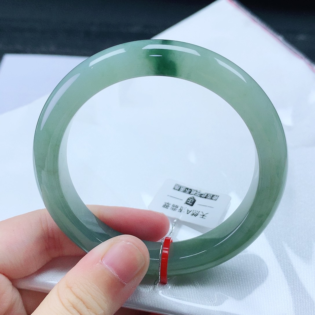 翡翠手镯未镶嵌52圈