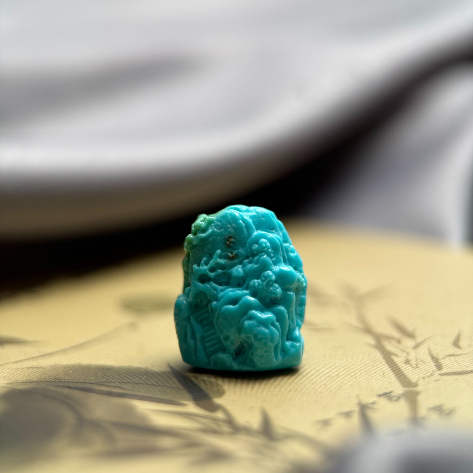 山与枢原矿绿松石手工雕刻山水牌文玩吊坠挂件俏色高瓷玉化地大