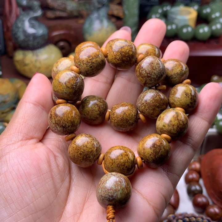 岫岩河磨玉（透闪石质玉）手链未镶嵌开****杨