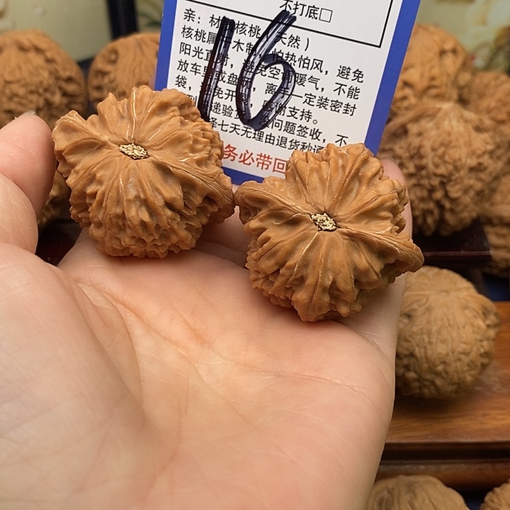 小***儿桃核吊坠磨盘狮子头42