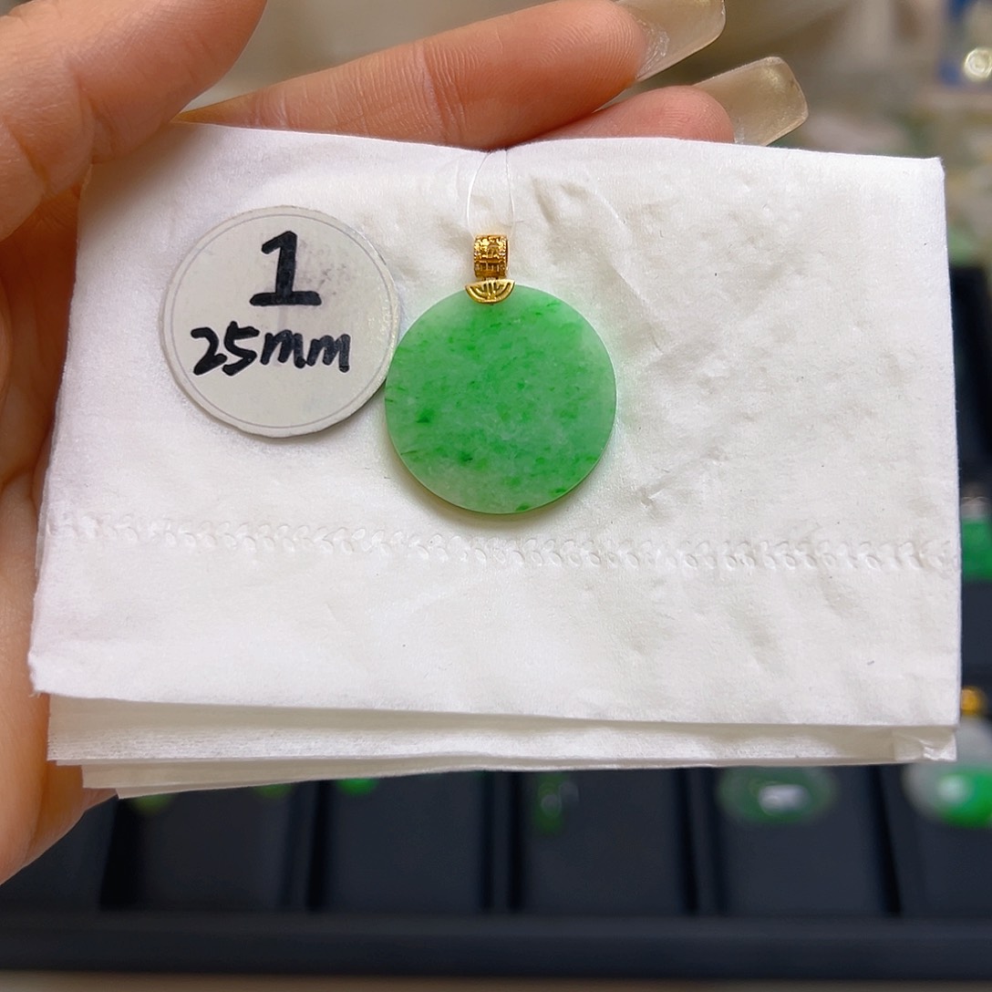 翡翠颈饰18K金镶嵌翡翠