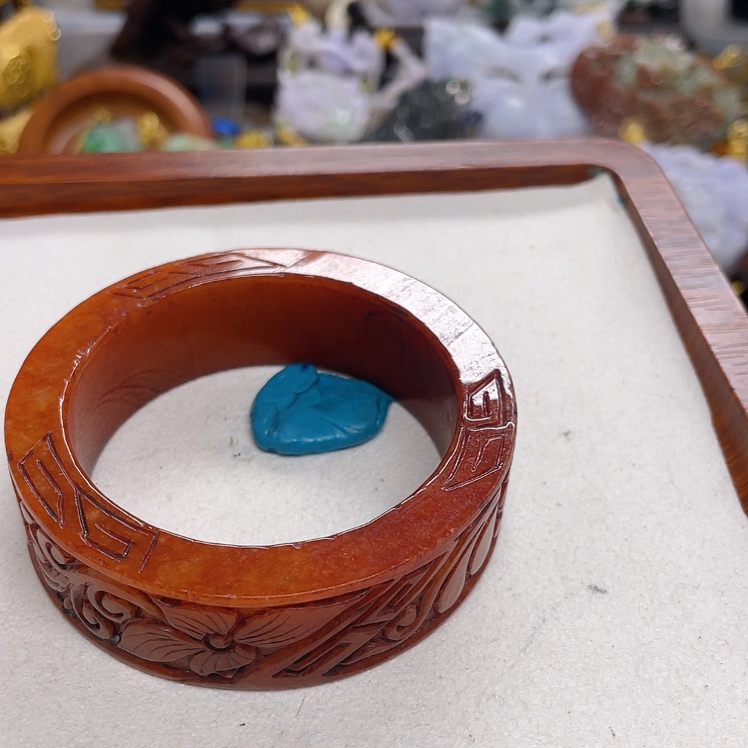 用***6翡翠未镶嵌颈饰手镯