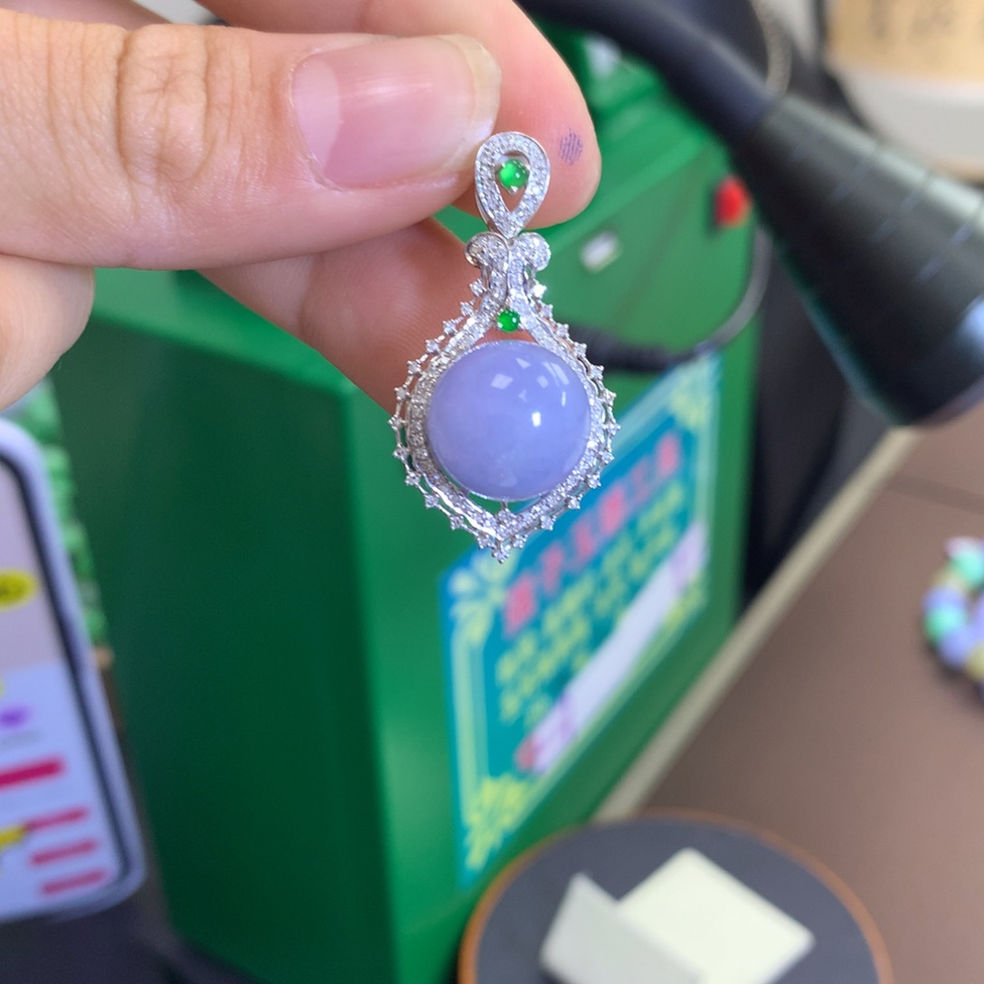 翡翠颈饰18K金镶嵌翡翠