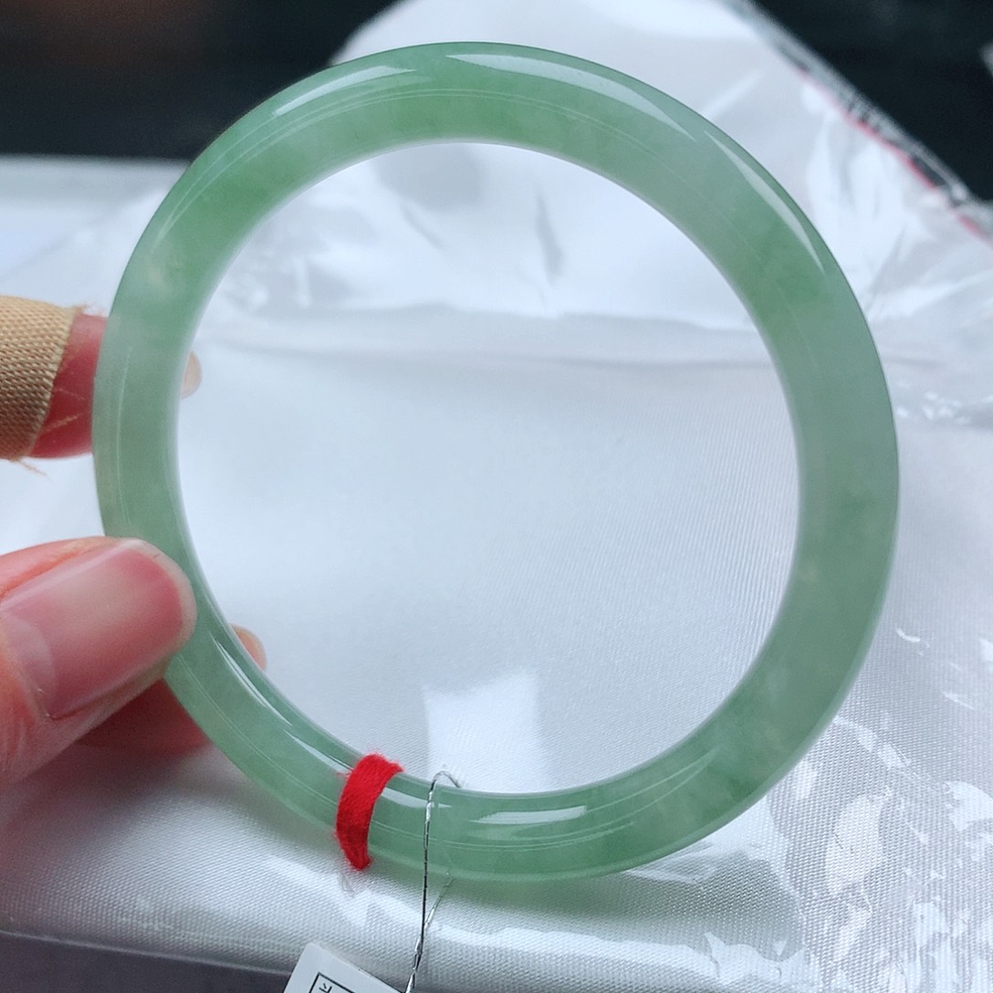 翡翠手镯未镶嵌53圈