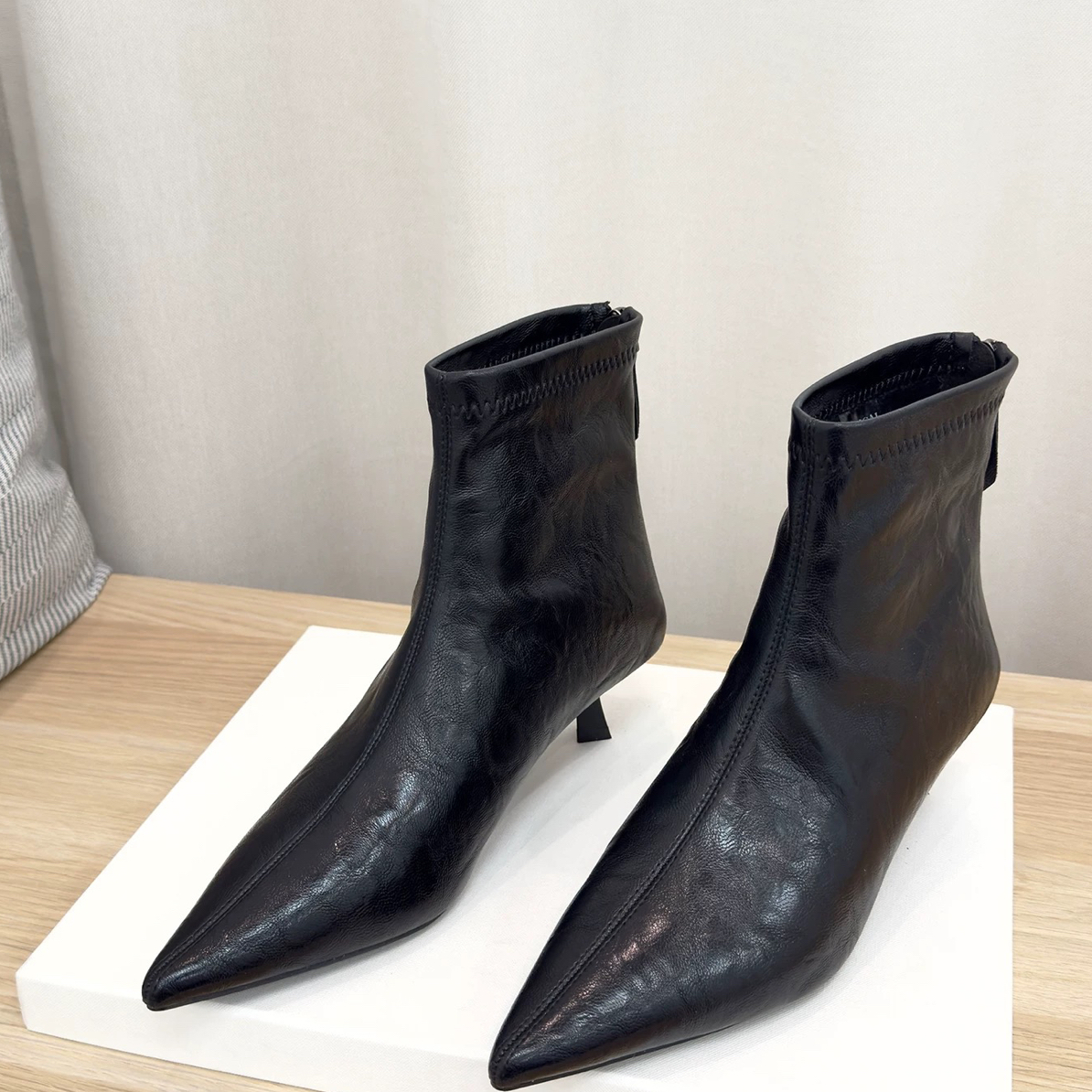 【YSLT官方店】秋冬新款轻奢尖头粗跟短靴爆款