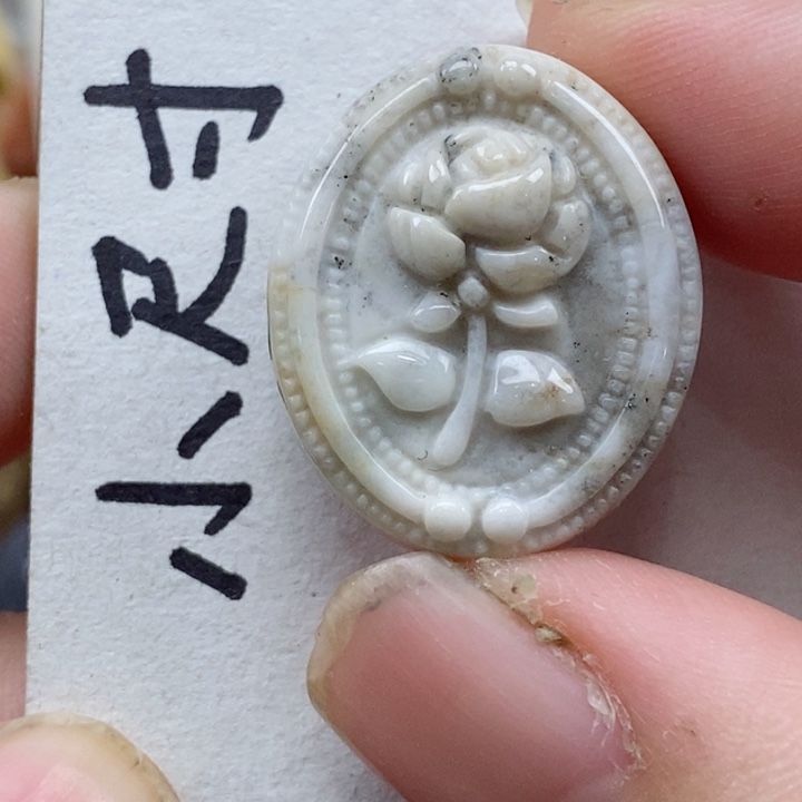 颈饰未镶嵌硅化珊瑚（珊瑚玉）