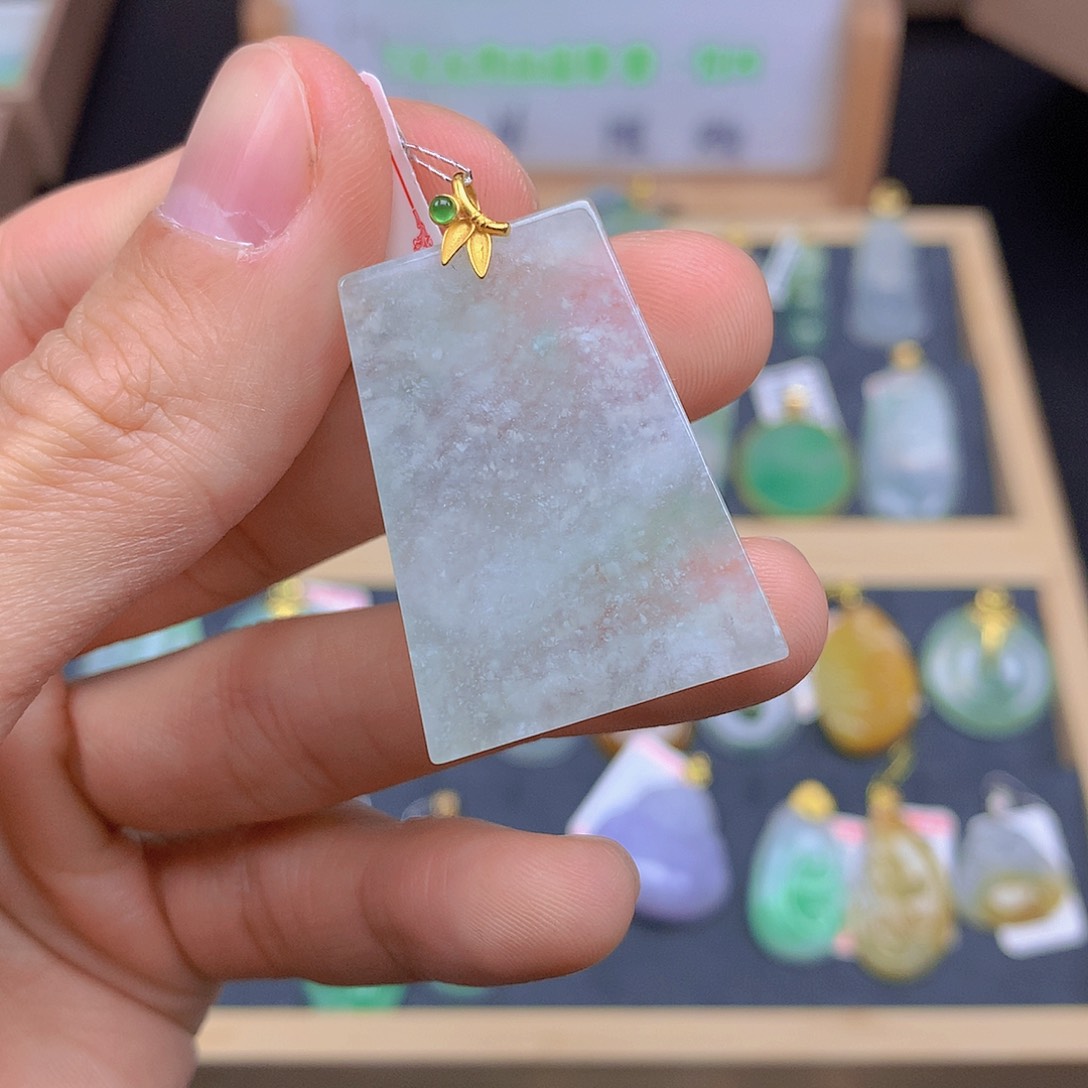 翡翠颈饰18K金镶嵌翡翠