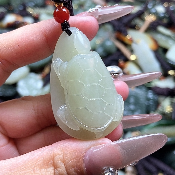 和田玉颈饰足铂镶嵌