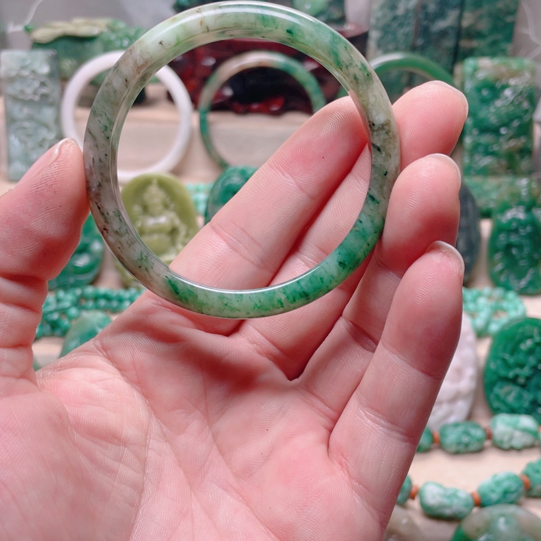 习****独山玉未镶嵌手镯