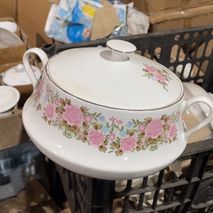 其他盘子碗砂锅都有