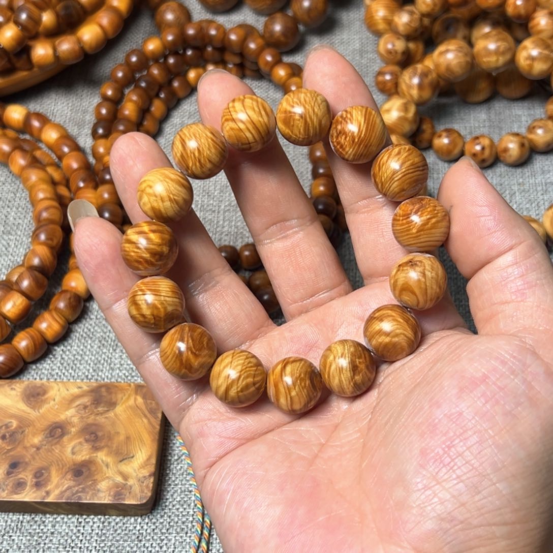 柏木（崖柏）1.5鸡油黄龙胆闪