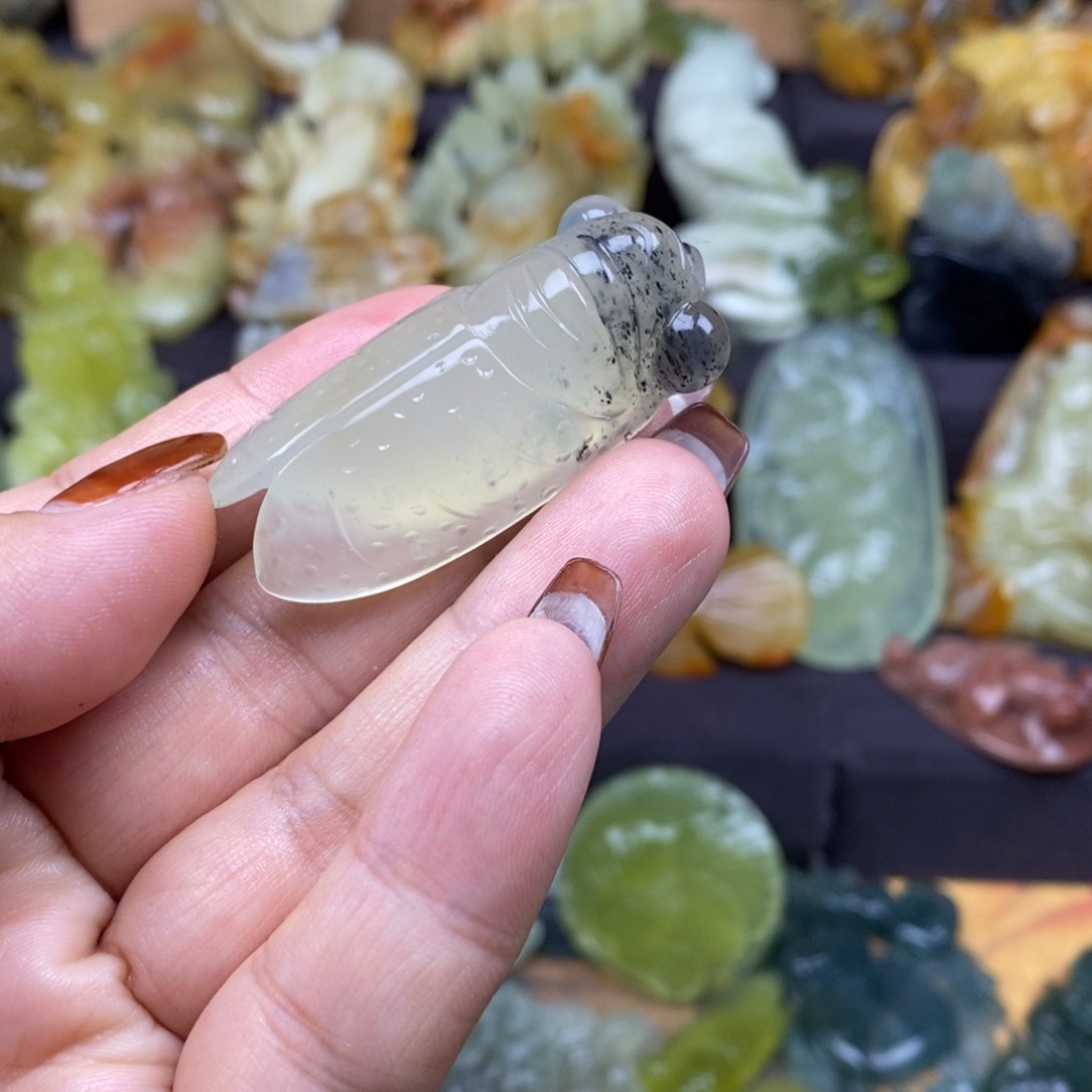 蛇纹石玉颈饰未镶嵌