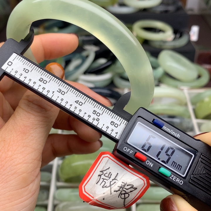 蛇纹石玉未镶嵌手镯507