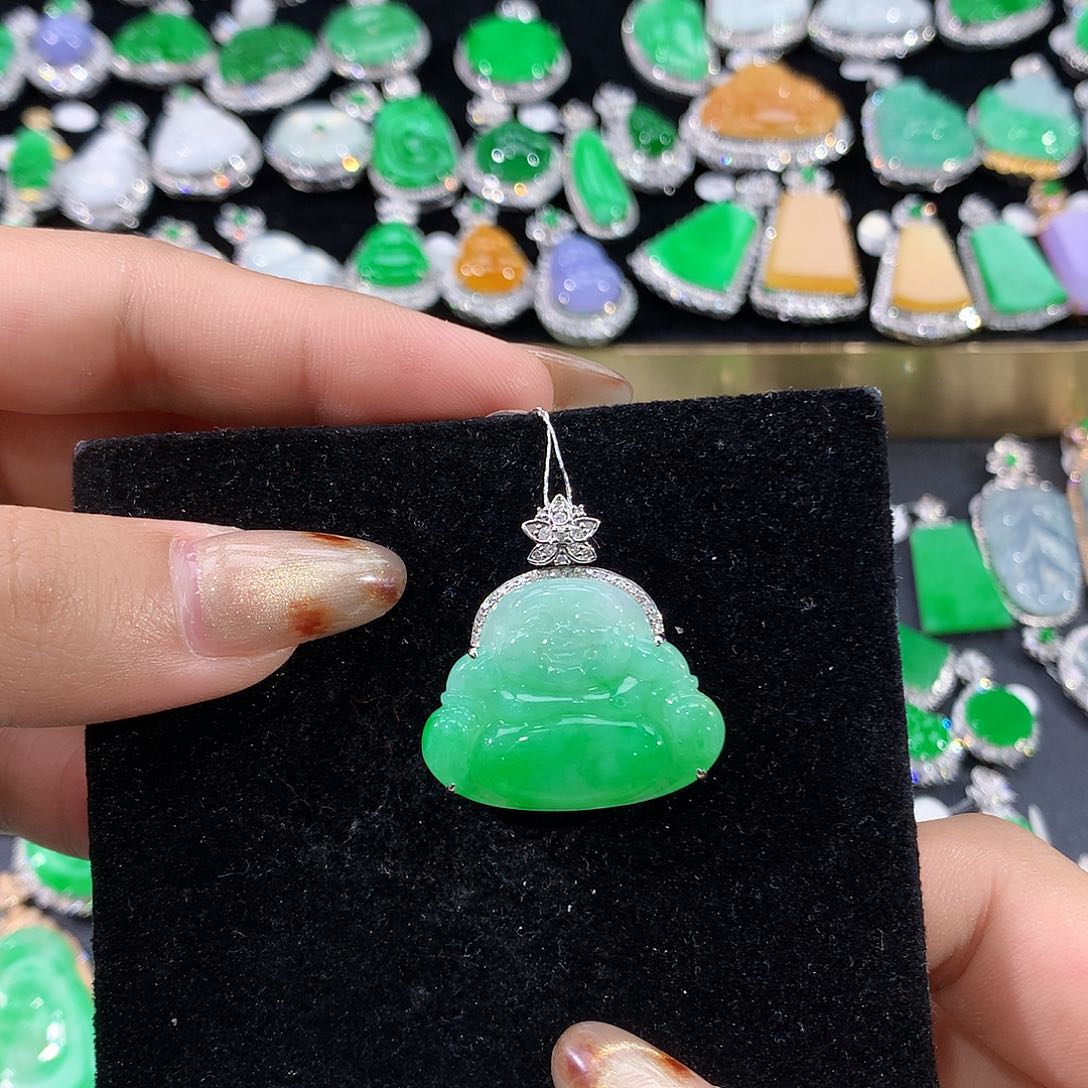 翡翠18K金镶嵌颈饰