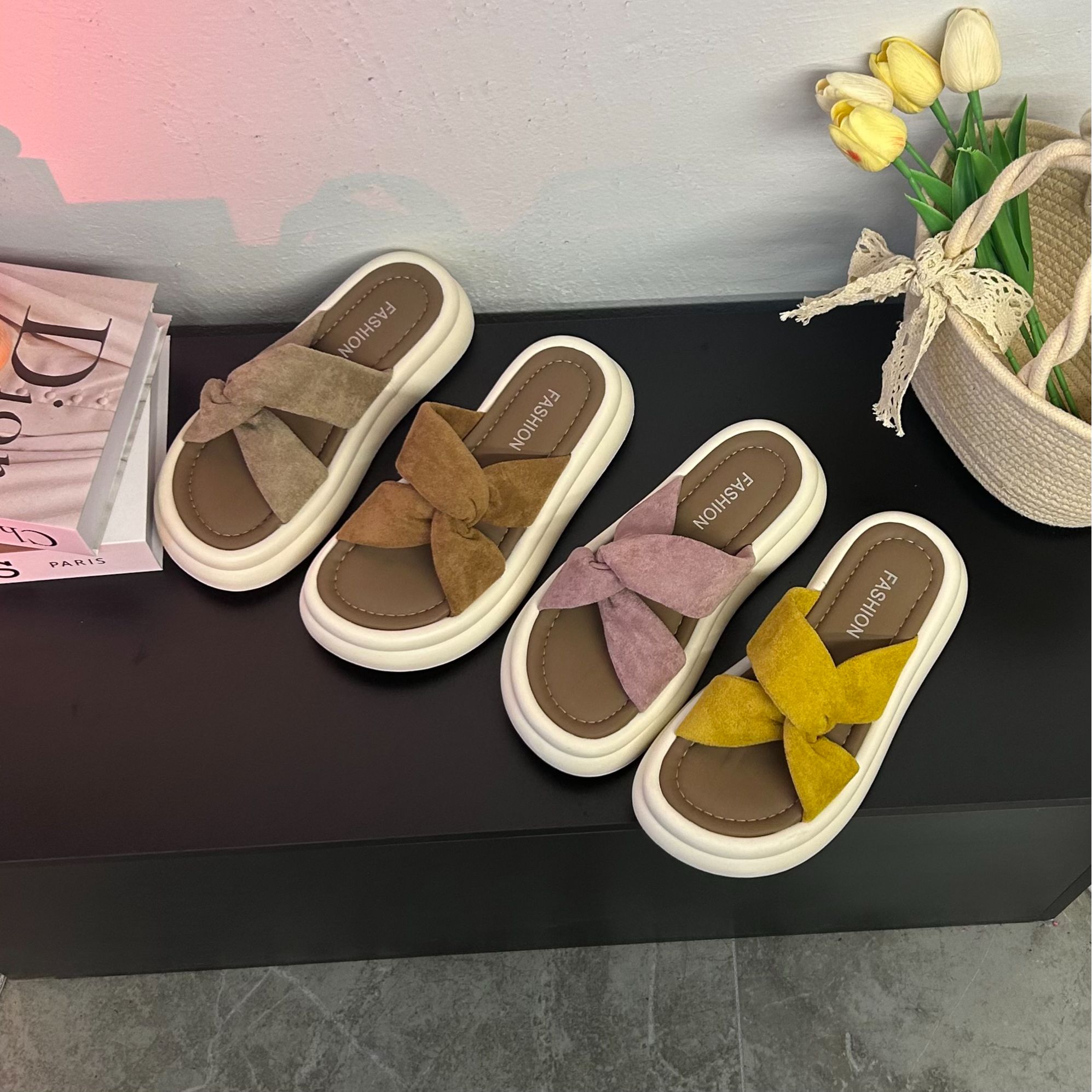 厚底沙滩拖鞋女夏外穿2025新款网红绒面一字拖配裙子海边休闲拖鞋