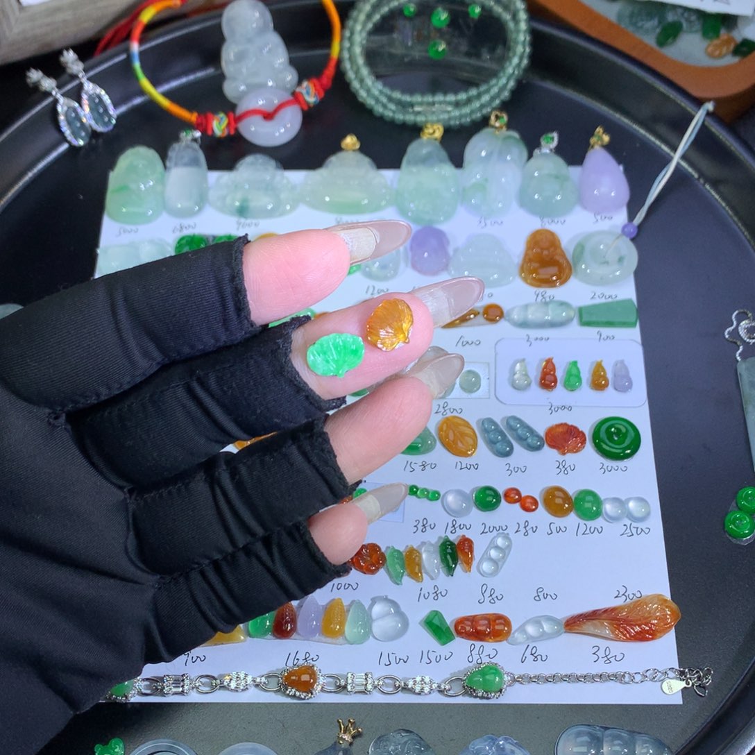 翡翠未镶嵌吊坠(不含链)杏叶