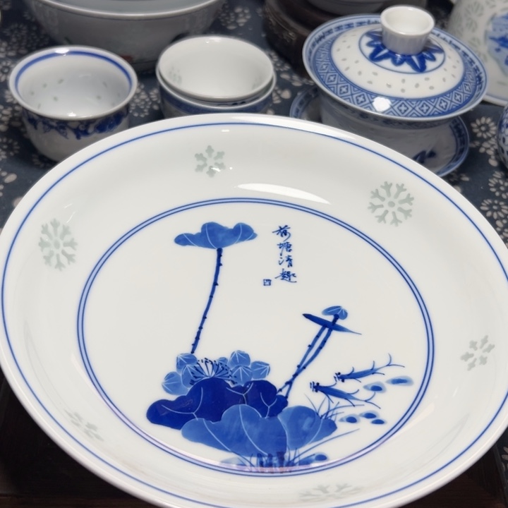 陶手绘雕刻8寸荷花盘子