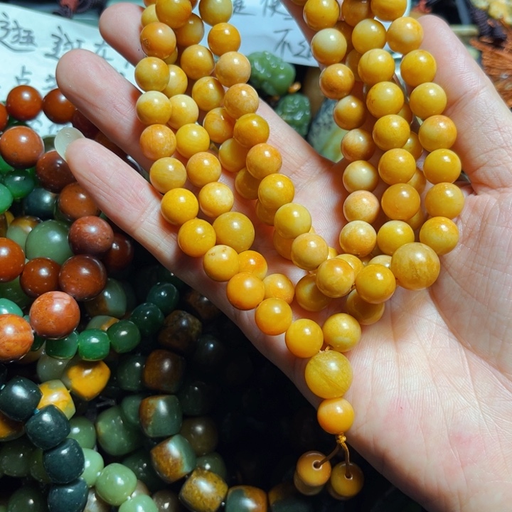 蛇纹石玉颈饰合金