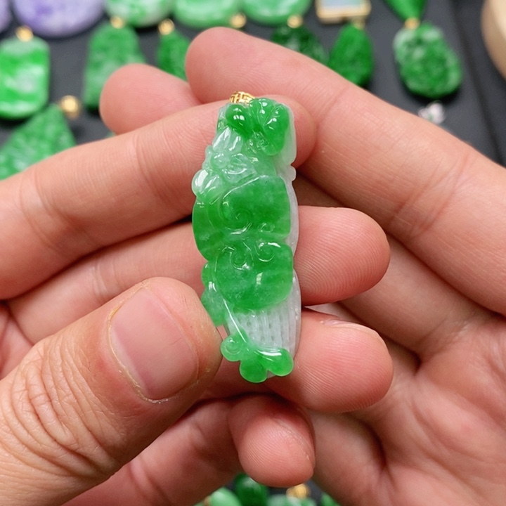 翡翠颈饰未镶嵌吊坠