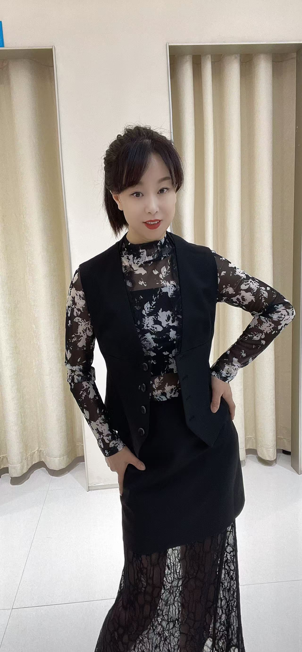 艾家黑色款马甲外套