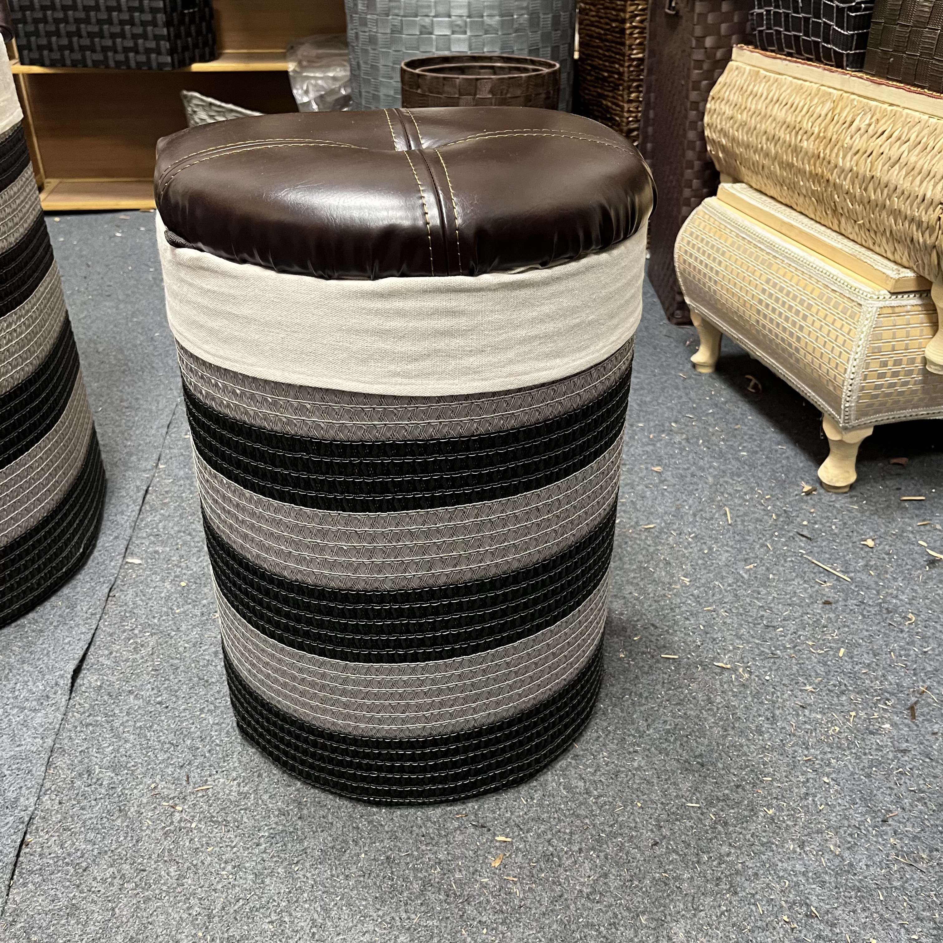 1395号PVC编制收纳凳（有瑕疵介意勿拍）