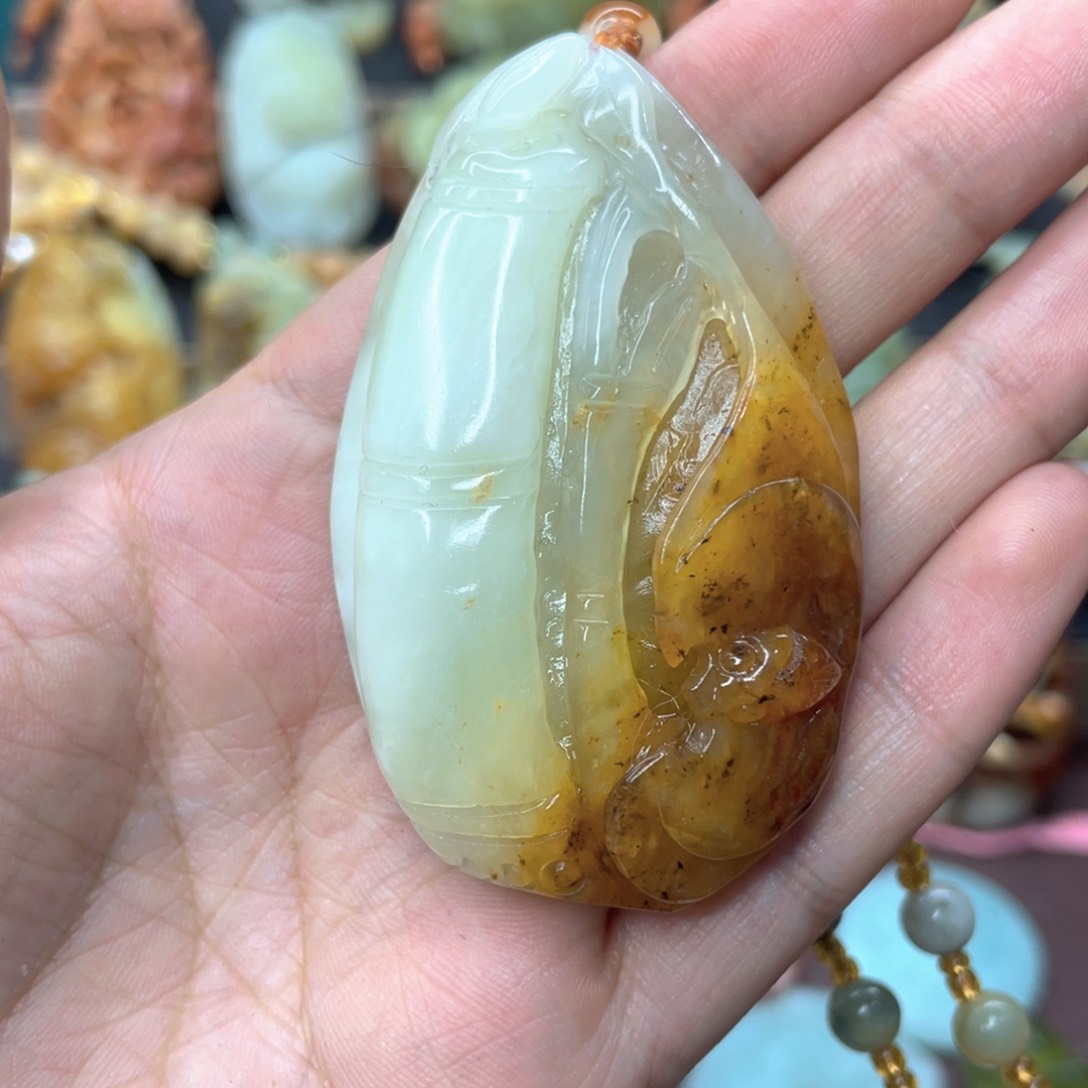 蛇纹石玉颈饰未镶嵌