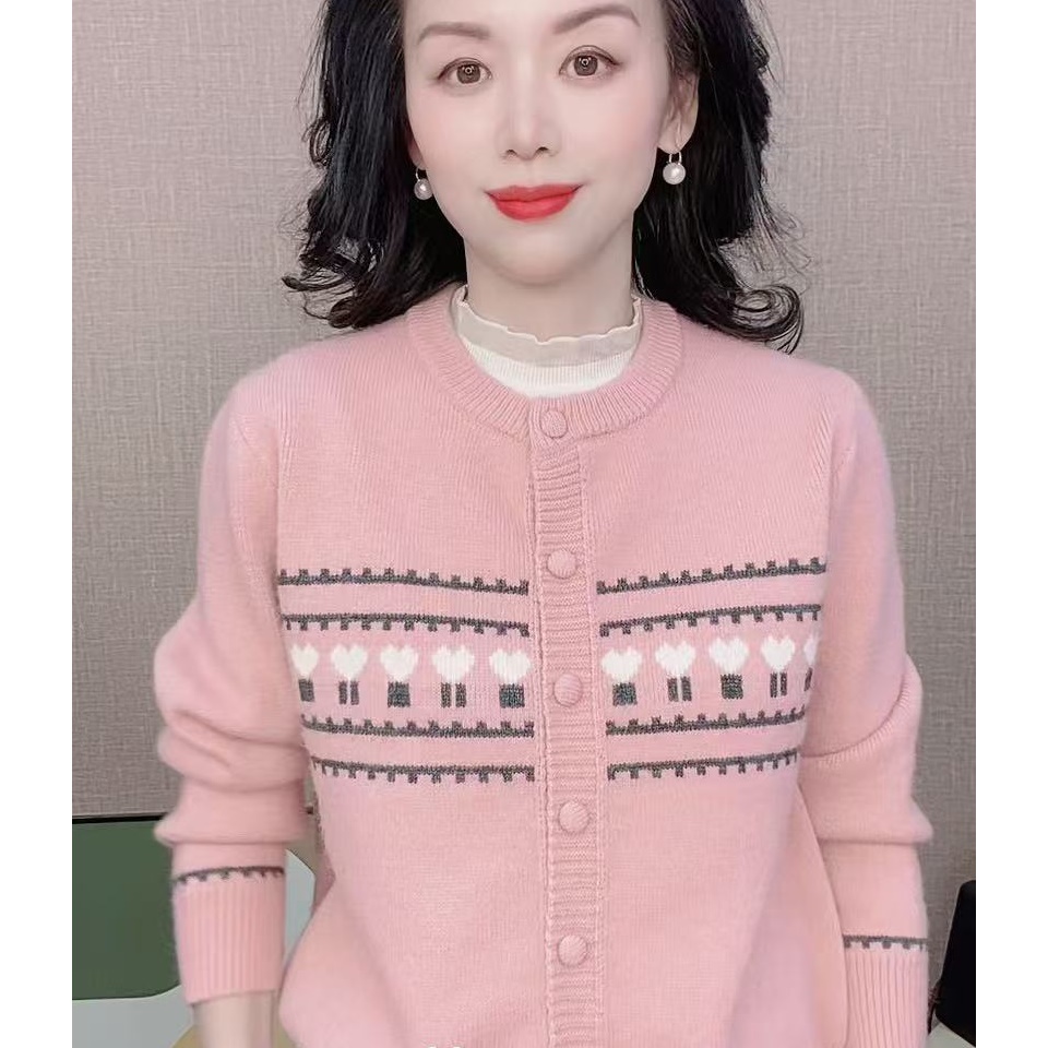百搭宽松显瘦圆领包布单排扣爱心提花长袖针织开衫毛衣女