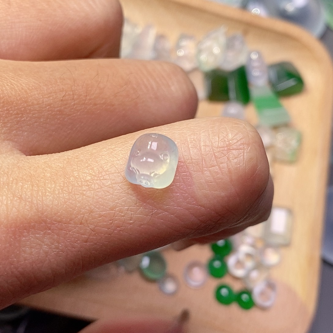 翡翠颈饰未镶嵌翡翠