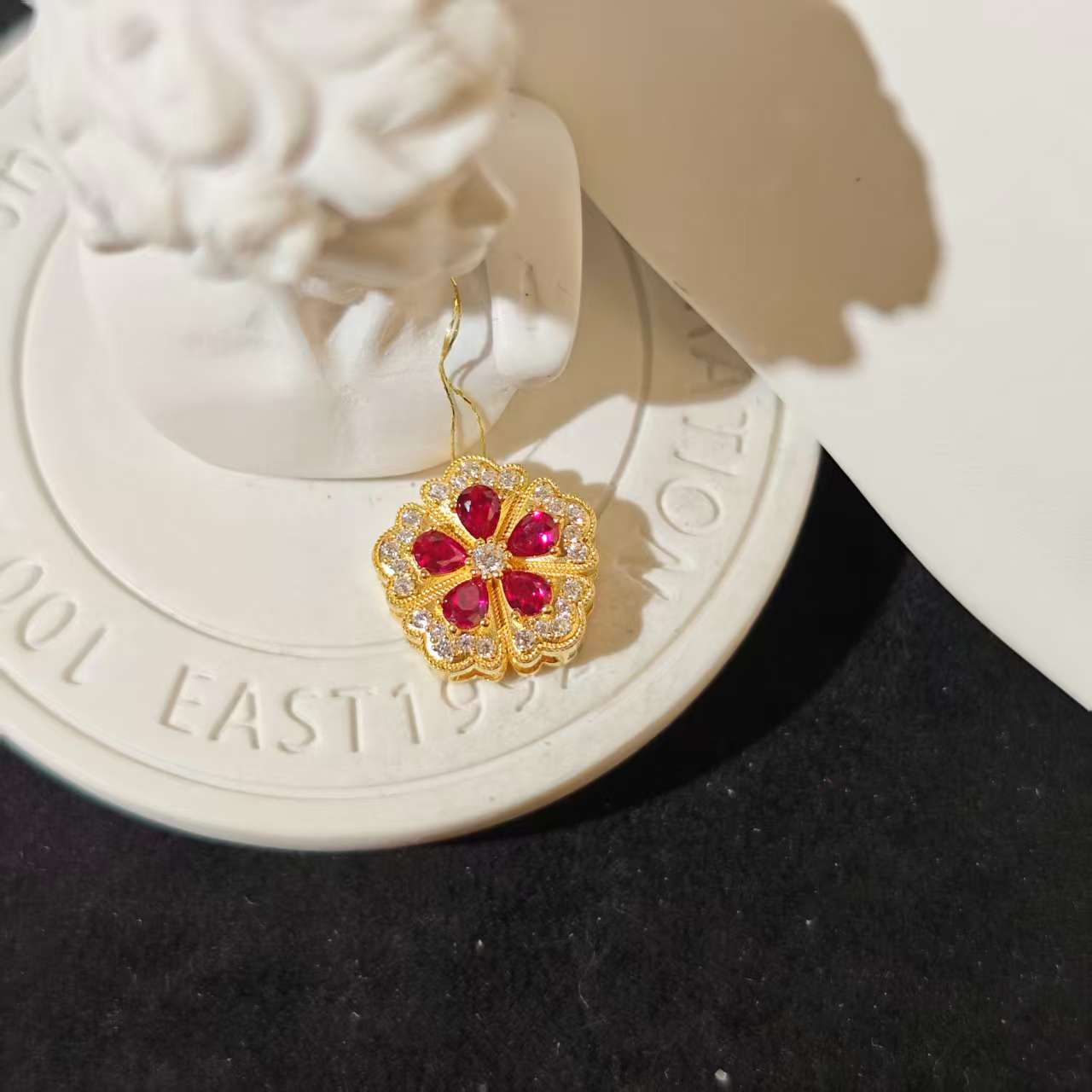 黄金莫桑牡丹花吊坠