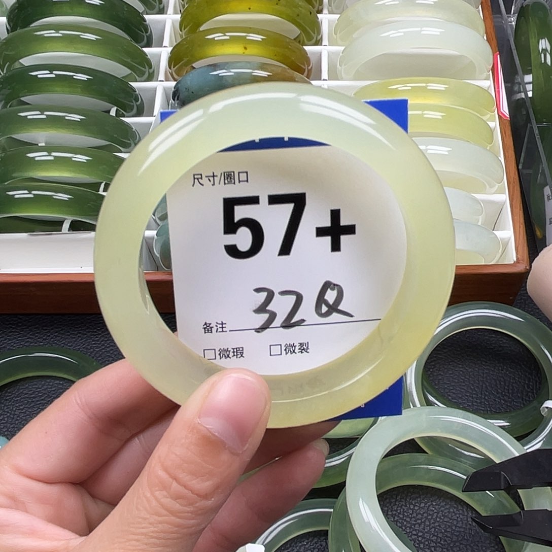 蛇纹石玉手镯未镶嵌童***?