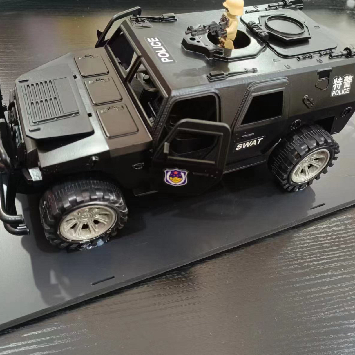 （海）24cm大号装甲车惯性车模型（电商包装）