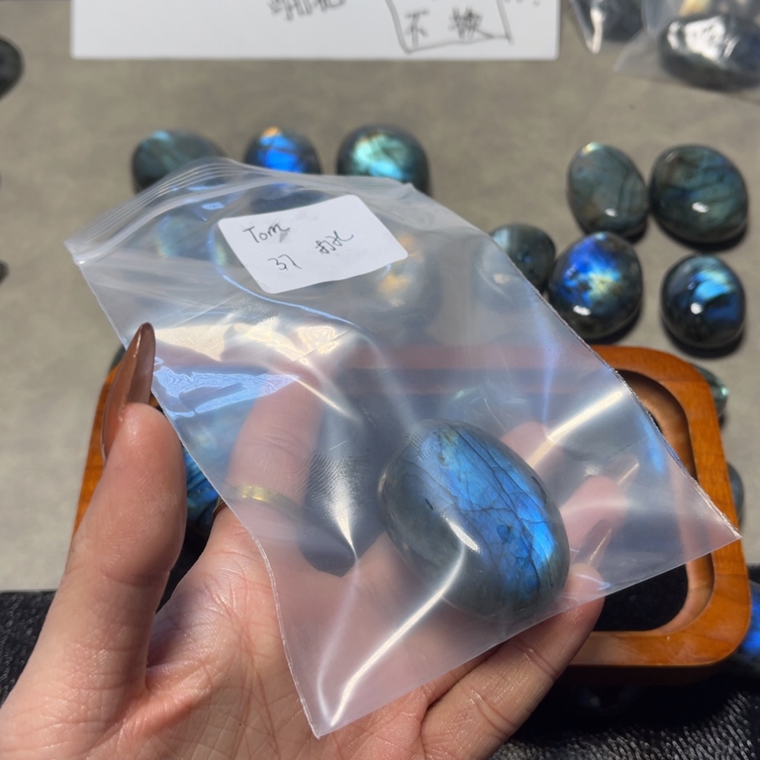 T***m有机玻璃拉长石手把件不退不换