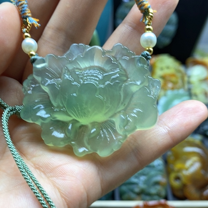 未镶嵌蛇纹石玉挂件