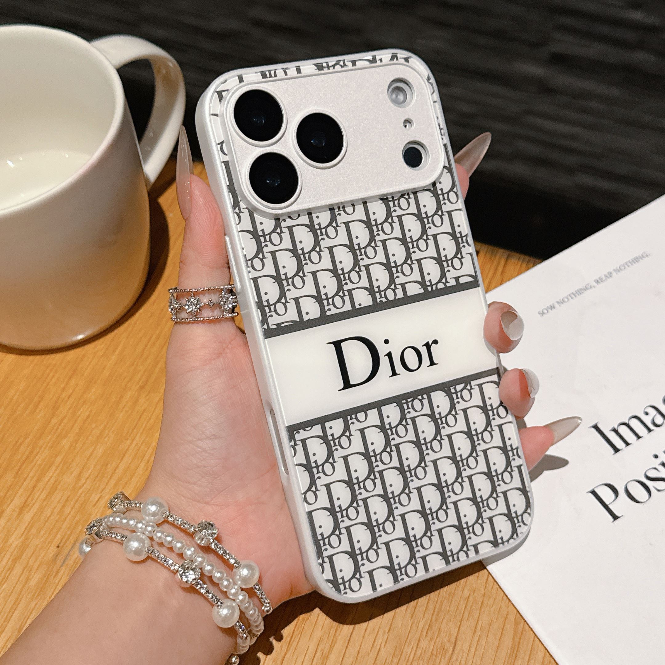 2025新款手机轻奢高级适用iphone16手机壳创意新款苹果15简约磨砂