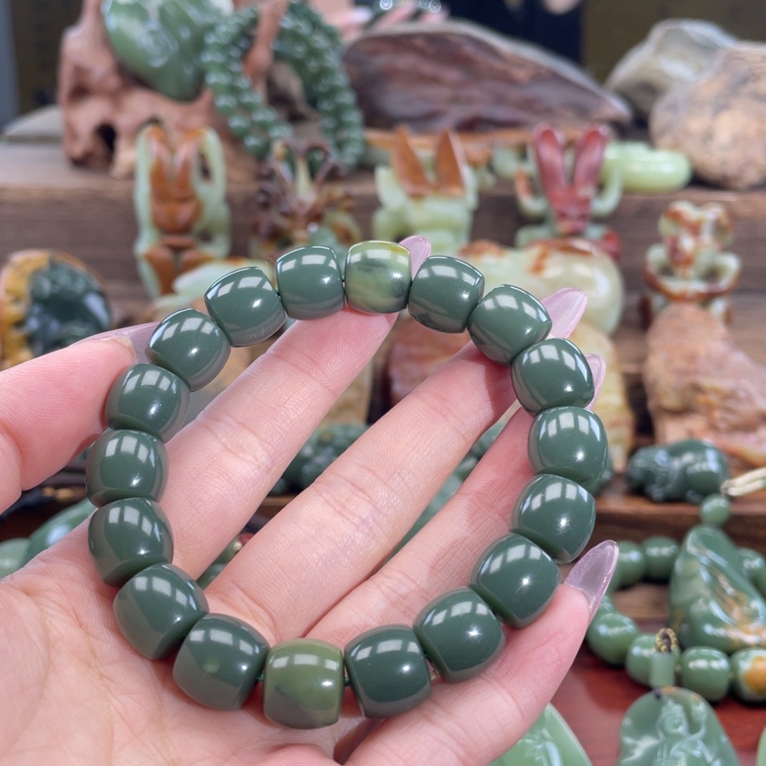 岫岩河磨玉（透闪石质玉）手串未镶嵌大***1
