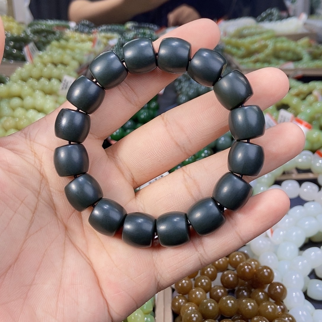 ໑****未镶嵌手串和田玉纯天然卡14新疆且末料沙枣青多样性发一