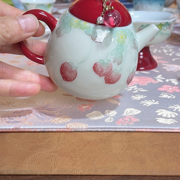 【闪购商品】t****g树莓壶➕棠梨高脚杯哈哈哈