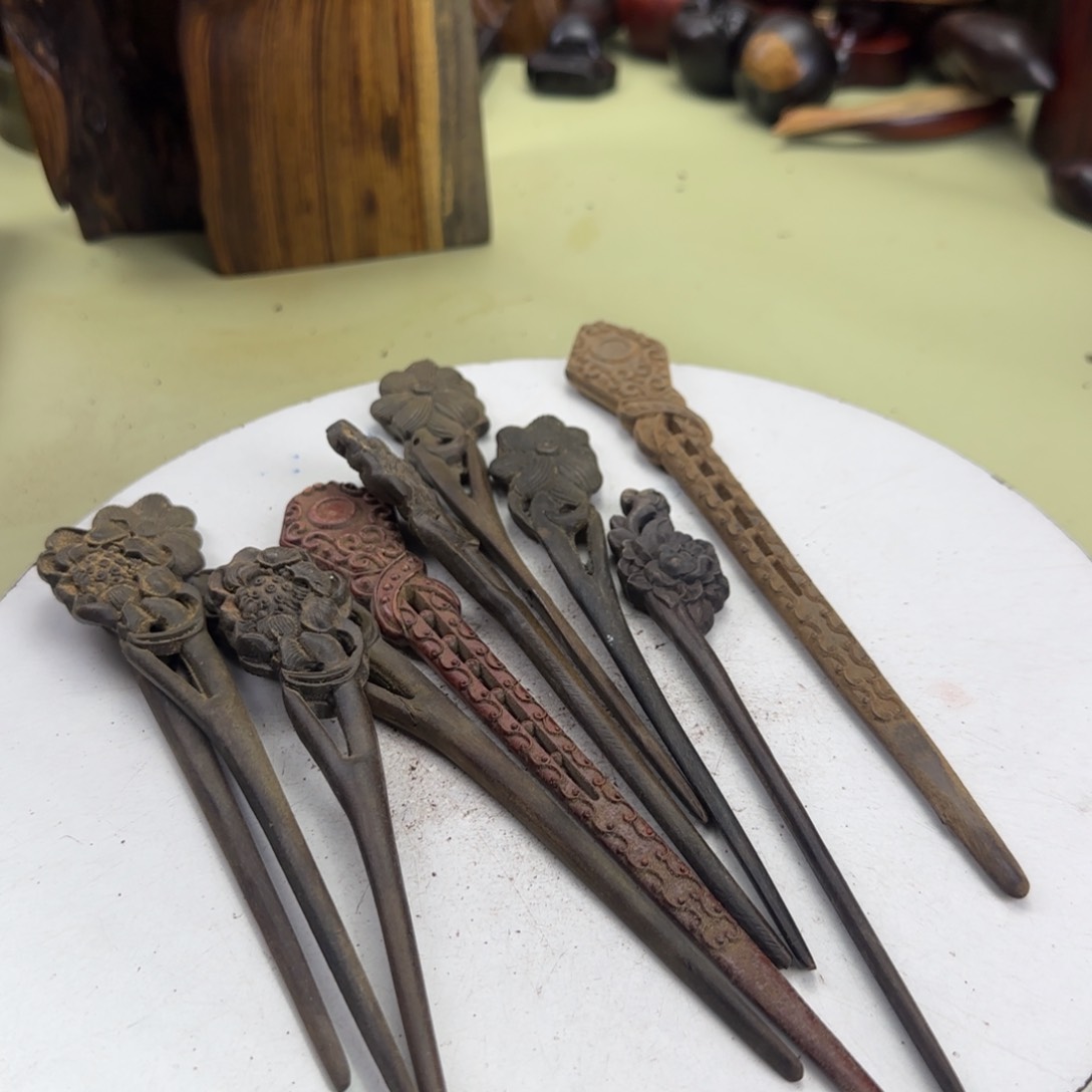 大果紫檀（缅甸花梨）草****。