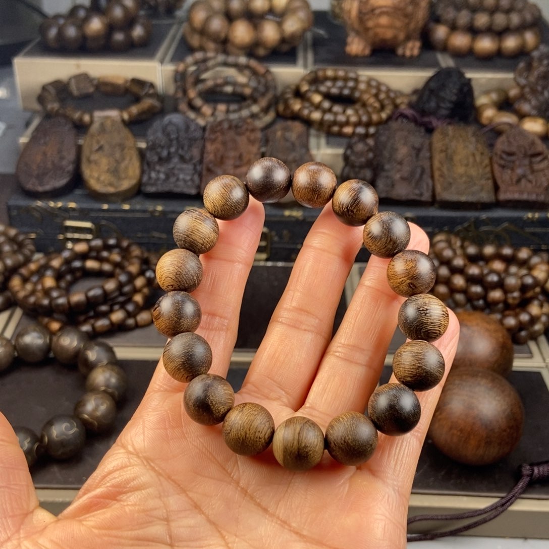沉香手串“****量越南芽庄白棋玉化留疤