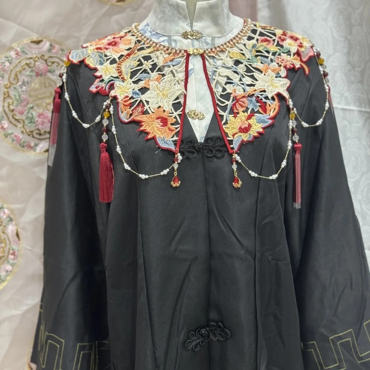 中式绣花云肩莲蒂花卉立领新款学士马面套装拍照原创国风云肩